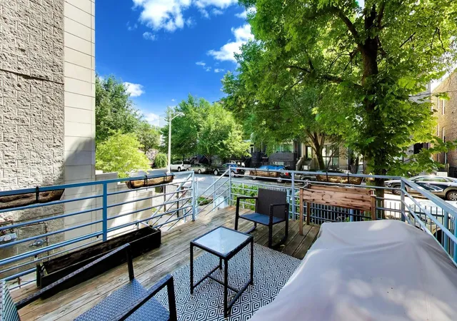 Photo 3 of Condo for sale at 920 N Hermitage Ave #1F, Chicago, IL 60622 | MLS# 12727676 | Listing updated on 2026-08-19