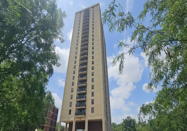 Listing Photo 1 - Condo for sale in building located at 3001 S Michigan Ave, Chicago, IL 60616 - Unit #2406