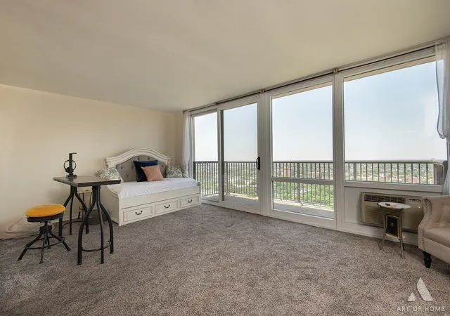 Listing Photo 3 - Condo for sale in building located at 3001 S Michigan Ave, Chicago, IL 60616 - Unit #2406