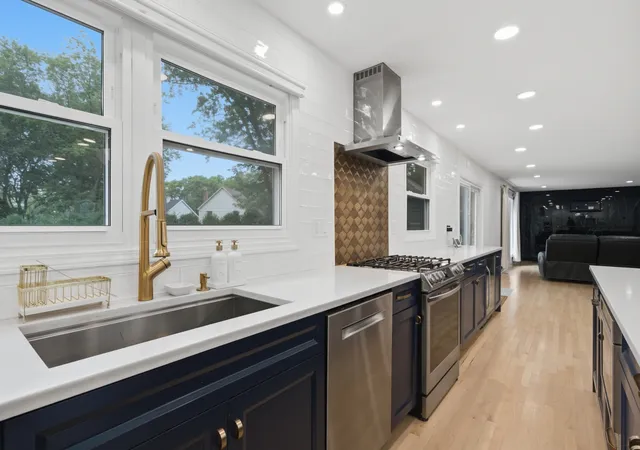 Photo 5 of Single family home for sale at 740 Thompson Blvd, Buffalo Grove, IL 60089 | MLS# 12727726 | Listing updated on 2026-09-02