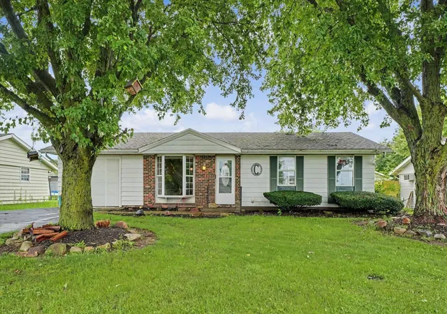 Photo 2 of Single family home for sale at 926 S 6th Avenue, Hoopeston, IL 60942 | MLS# 12727732 | Listing updated on 2026-08-25