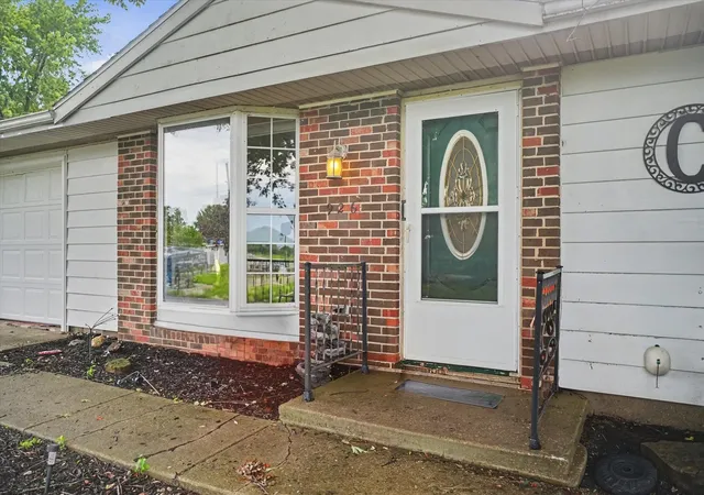 Photo 3 of Single family home for sale at 926 S 6th Avenue, Hoopeston, IL 60942 | MLS# 12727732 | Listing updated on 2026-08-25