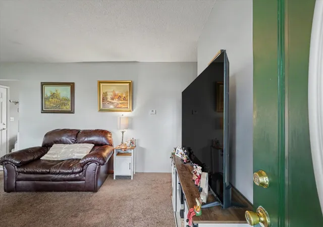 Photo 4 of Single family home for sale at 926 S 6th Avenue, Hoopeston, IL 60942 | MLS# 12727732 | Listing updated on 2026-08-25