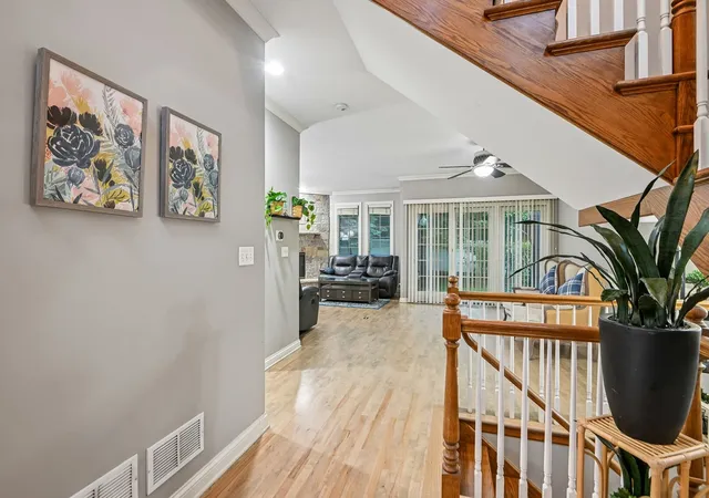 2nd image of 343 Arbor Glen Blvd, Schaumburg, IL 60195 | MLS# 12727741