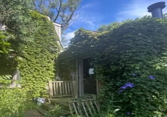 2nd image of 105 W Willow Rd, Prospect Heights, IL 60070 | MLS# 12727810