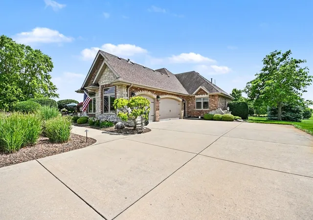 Photo 4 of Single family home for sale at 10139 W Tall Grass Ln, Monee, IL 60449 | MLS# 12727817 | Listing updated on 2026-08-21