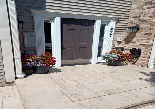 4th image of 477 Vlg Grn Rd, Naperville, IL 60540
