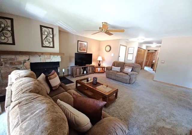5th image of 477 Vlg Grn Rd, Naperville, IL 60540