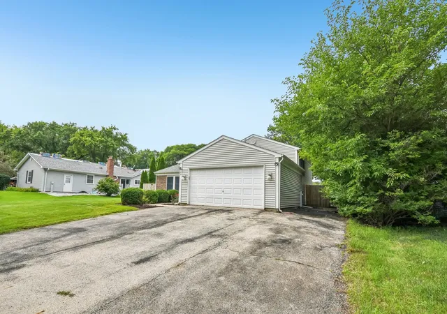 3rd image of 89 Foxcroft Rd, Naperville, IL 60565 | MLS# 12727823