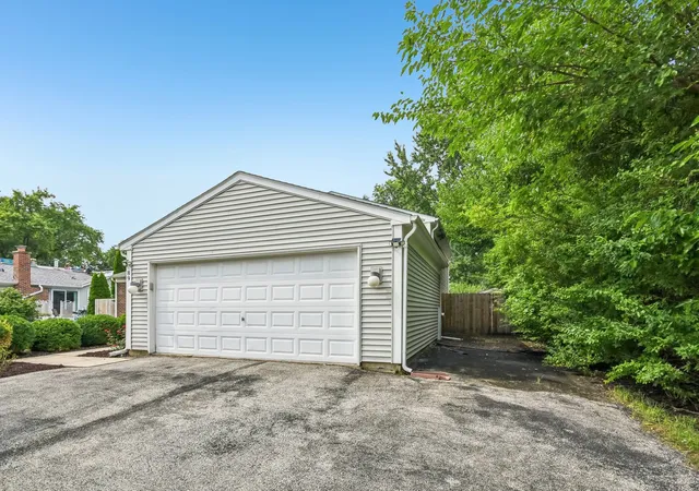 4th image of 89 Foxcroft Rd, Naperville, IL 60565 | MLS# 12727823