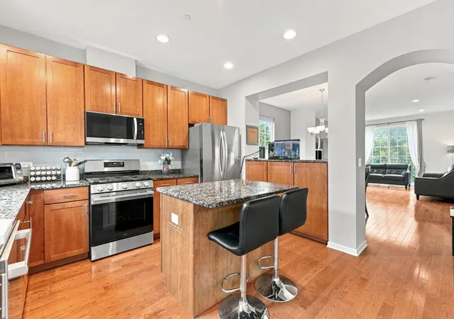 3rd image of 1208 Harding Ave, Des Plaines, IL 60016 | MLS# 12728029