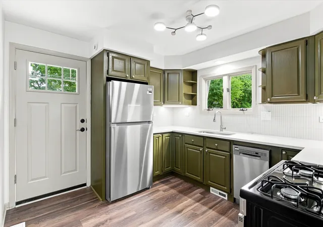5th image of 26979 N Ada St, Wauconda, IL 60084 | MLS# 12728096