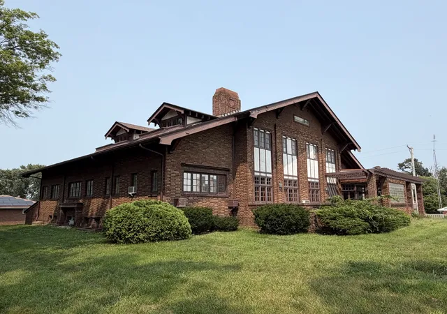 2nd image of 109 W Macon St, Clinton, IL 61727 | MLS# 12728102