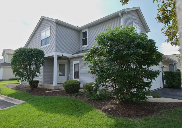 3rd image of 143 Woodland Cir, North Aurora, IL 60542 | MLS# 12728136