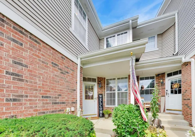 Photo 3 of Townhouse for sale at 60 W 20th Street, Lombard, IL 60148 | MLS# 12728159 | Listing updated on 2026-09-01