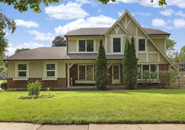 Photo 1 of Single family home for sale at 713 Dawes St, Libertyville, IL 60048 | MLS# 12728160 | Listing updated on 2026-09-01