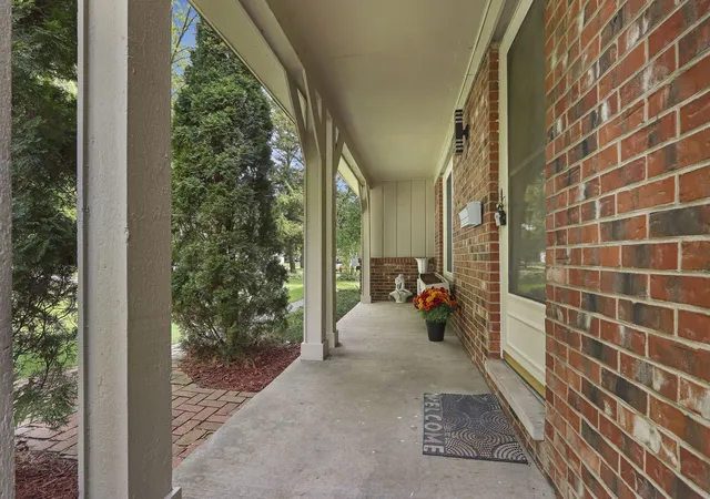 Photo 2 of Single family home for sale at 713 Dawes St, Libertyville, IL 60048 | MLS# 12728160 | Listing updated on 2026-09-01