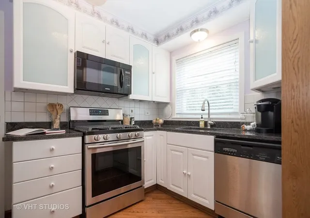 Photo 4 of Townhouse for sale at 8 N Home Ave #1N, Park Ridge, IL 60068 | MLS# 12728210 | Listing updated on 2026-09-03