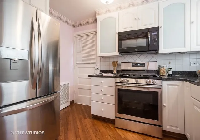 Photo 5 of Townhouse for sale at 8 N Home Ave #1N, Park Ridge, IL 60068 | MLS# 12728210 | Listing updated on 2026-09-03