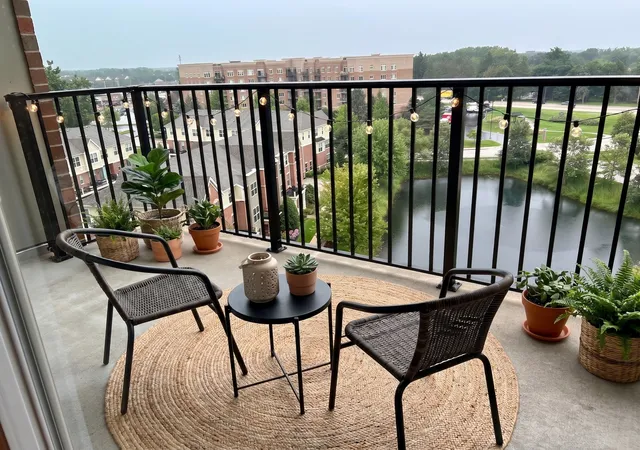 Listing Photo 2 - Condo for sale in building located at 1199 E Prt Clinton Rd, Vernon Hills, IL 60061 - Unit #711