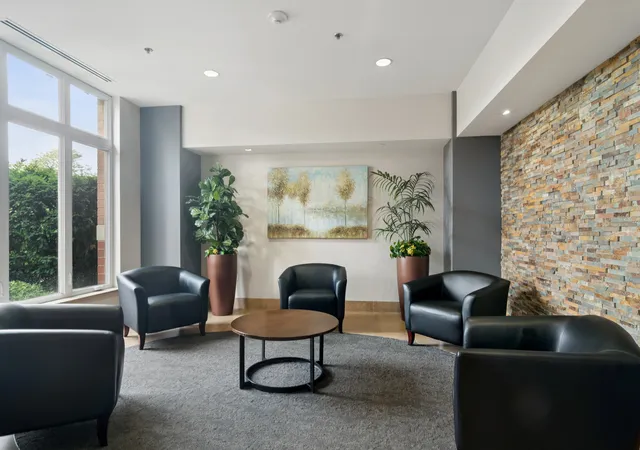 Listing Photo 4 - Condo for sale in building located at 1199 E Prt Clinton Rd, Vernon Hills, IL 60061 - Unit #711