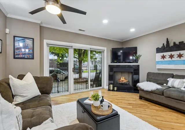 Listing Photo 5 - Condo for sale in building located at 1148 W Roscoe St, Chicago, IL 60657 - Unit #1E