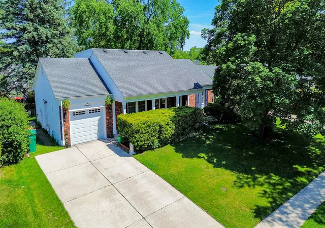 Photo 1 of Single family home for sale at 680 Indian Spring Ln, Buffalo Grove, IL 60089 | MLS# 12728505 | Listing updated on 2026-08-26