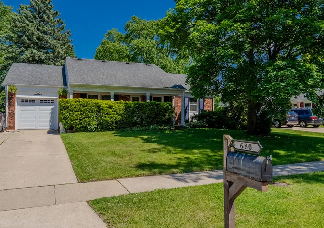 Photo 29 of Single family home for sale at 680 Indian Spring Ln, Buffalo Grove, IL 60089 | MLS# 12728505 | Listing updated on 2026-08-26