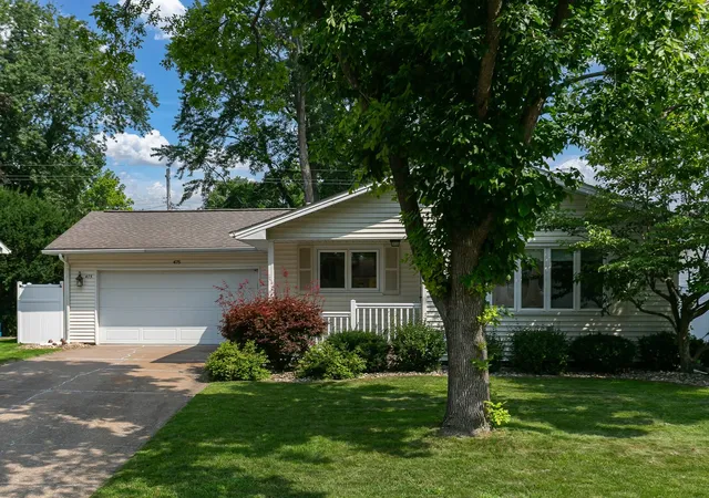Photo 2 of Sale Pending at 475 32nd Avenue, East Moline, IL 61244 | MLS# 12728539 | Listing updated on 2026-08-19