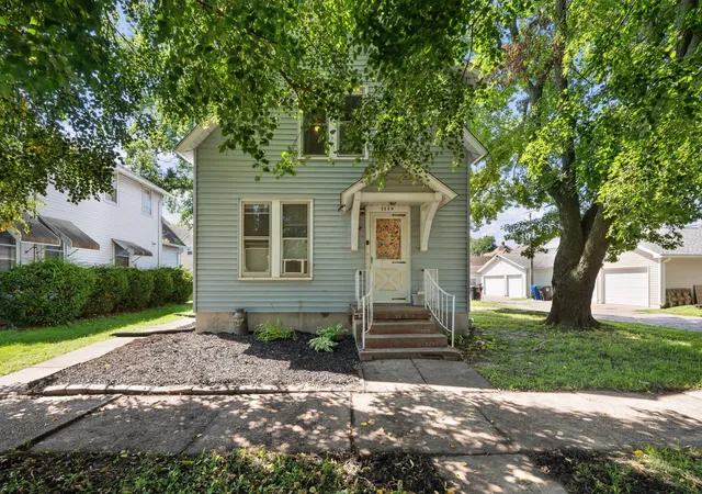 3rd image of 1118 14Th Ave, Moline, IL 61265 | MLS# 12728591