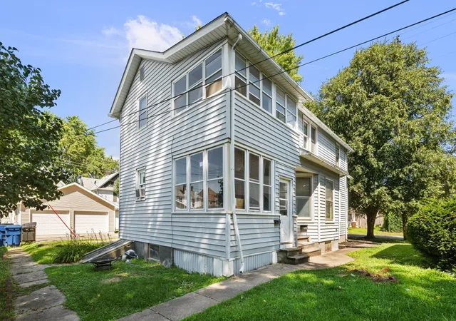 5th image of 1118 14Th Ave, Moline, IL 61265 | MLS# 12728591