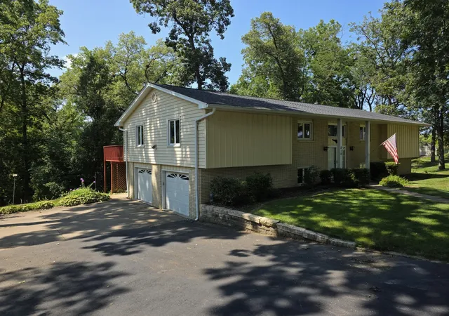 Photo 2 of Single family home for sale at 210 N Park Ave, Geneseo, IL 61254 | MLS# 12728632 | Listing updated on 2026-08-18