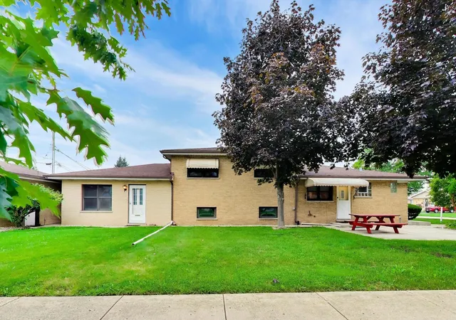 Photo 2 of Single family home for sale at 6101 W 80th Place, Burbank, IL 60459 | MLS# 12728681 | Listing updated on 2026-09-04