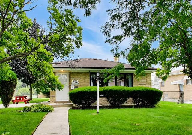 Photo 3 of Single family home for sale at 6101 W 80th Place, Burbank, IL 60459 | MLS# 12728681 | Listing updated on 2026-09-04