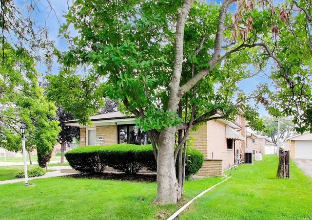 Photo 3 of Single family home for sale at 6101 W 80th Place, Burbank, IL 60459 | MLS# 12728681 | Listing updated on 2026-09-04