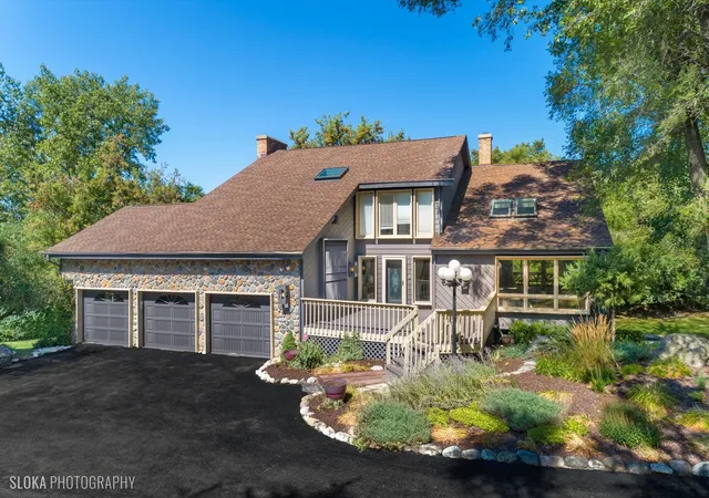 Photo 1 of Single family home for sale at 255 Indian Trl Rd, North Barrington, IL 60010 | MLS# 12728689 | Listing updated on 2026-08-26