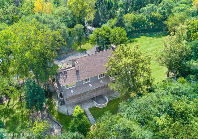 Photo 2 of Single family home for sale at 255 Indian Trl Rd, North Barrington, IL 60010 | MLS# 12728689 | Listing updated on 2026-08-26