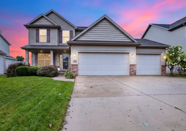 Photo 2 of Single family home for sale at 1310 Longford Ln, Bloomington, IL 61704 | MLS# 12728716 | Listing updated on 2026-08-18