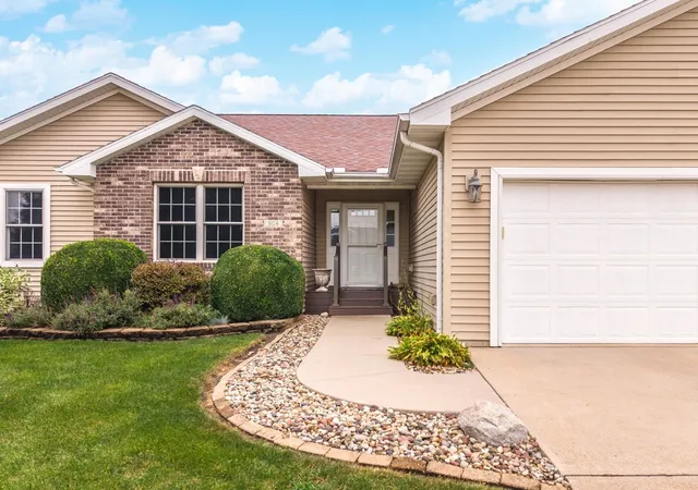 2nd image of 208 Whitetail Ln, Hudson, IL 61748 | MLS# 12728743