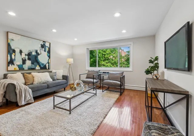 2nd image of 1234 Elmwood Ave #2F, Evanston, IL 60202 | MLS# 12728762