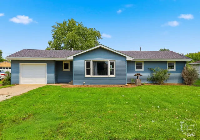 Photo 1 of Single family home for sale at 165 E 2740s Rd, Kankakee, IL 60901 | MLS# 12728823 | Listing updated on 2026-09-01