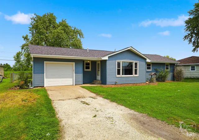 Photo 2 of Single family home for sale at 165 E 2740s Rd, Kankakee, IL 60901 | MLS# 12728823 | Listing updated on 2026-09-01