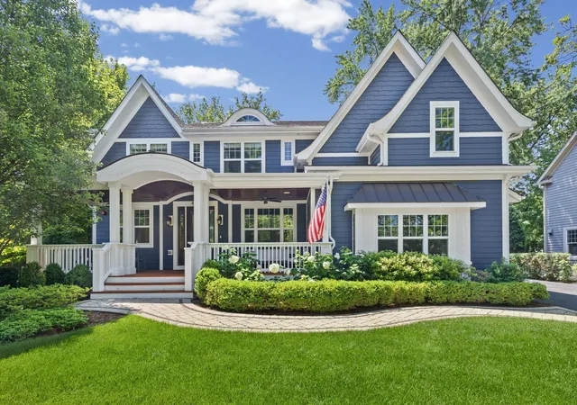 Photo 2 of Single family home for sale at 407 Lake St, Libertyville, IL 60048 | MLS# 12728826 | Listing updated on 2026-09-06