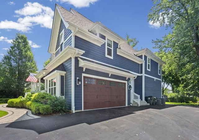 Photo 4 of Single family home for sale at 407 Lake St, Libertyville, IL 60048 | MLS# 12728826 | Listing updated on 2026-09-06