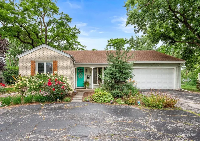 Photo 1 of Single family home for sale at 5804 Ridgewood Dr, Western Springs, IL 60558 | MLS# 12728843 | Listing updated on 2026-08-19