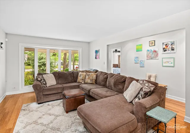 Photo 4 of Single family home for sale at 5804 Ridgewood Dr, Western Springs, IL 60558 | MLS# 12728843 | Listing updated on 2026-08-19