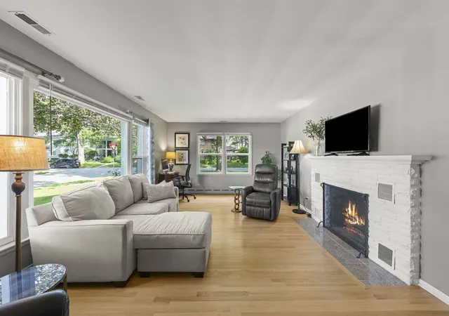 2nd image of 304 S Loomis St, Naperville, IL 60540 | MLS# 12728845