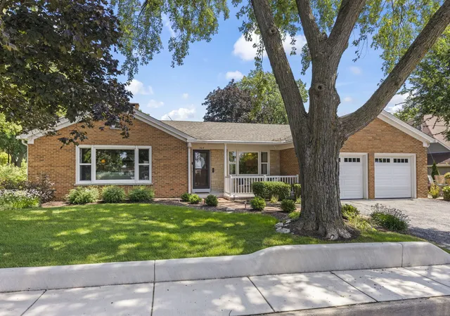 34th image of 304 S Loomis St, Naperville, IL 60540 | MLS# 12728845