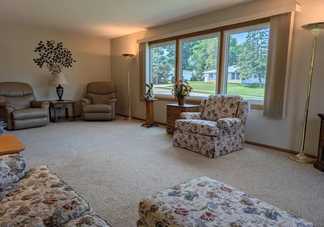 Photo 3 of Single family home for sale at 1358 Empire Ct, Freeport, IL 61032 | MLS# 12728868 | Listing updated on 2026-08-18