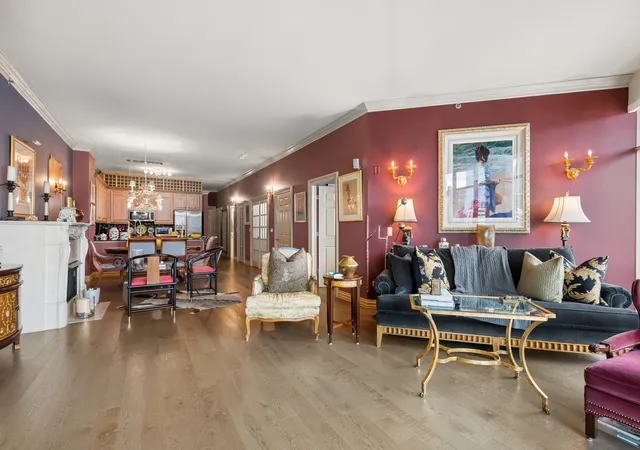 Listing Photo 4 - Condo for sale in building located at 340 W Superior St, Chicago, IL 60654 - Unit #1104